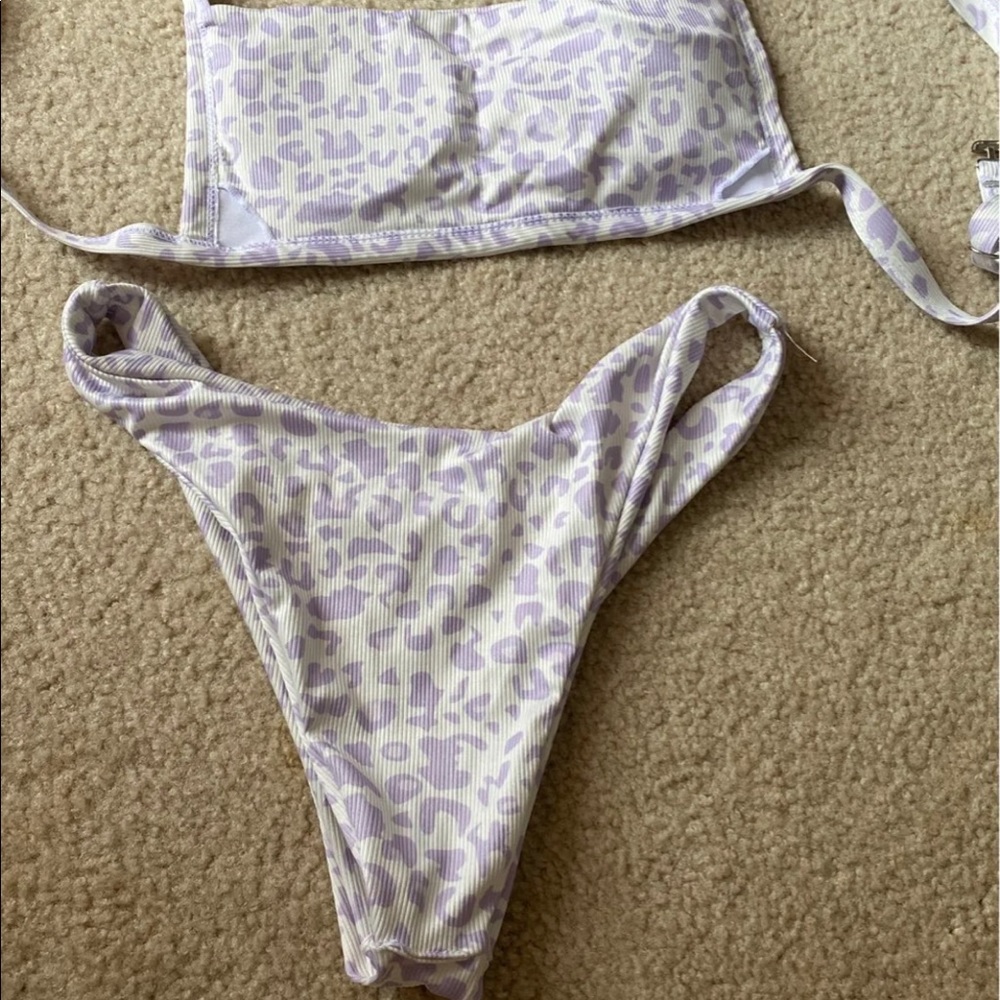 Bikini - Picture 2 of 2
